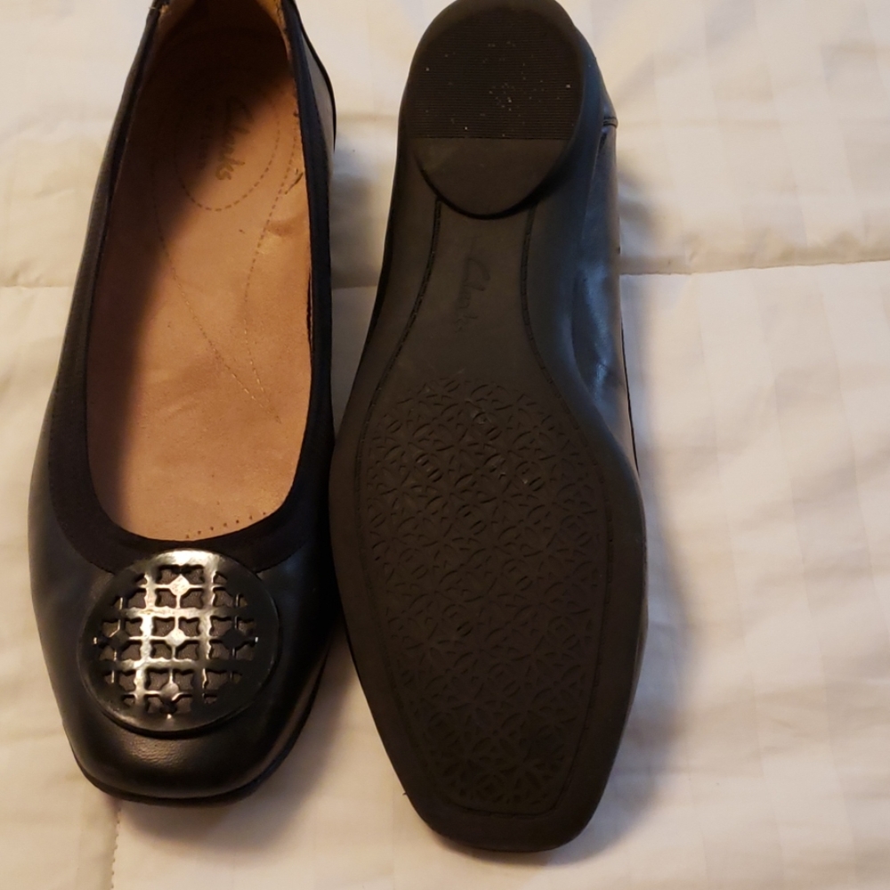 Clark's flat shoes - Picture 2 of 3